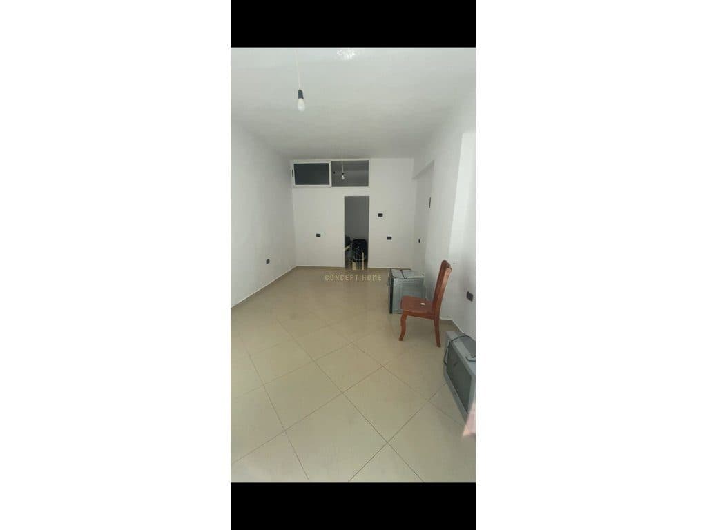 Ambient Me Qira Tek Komuna e Parisit, Tiranë - 400€ | 30 m² 2