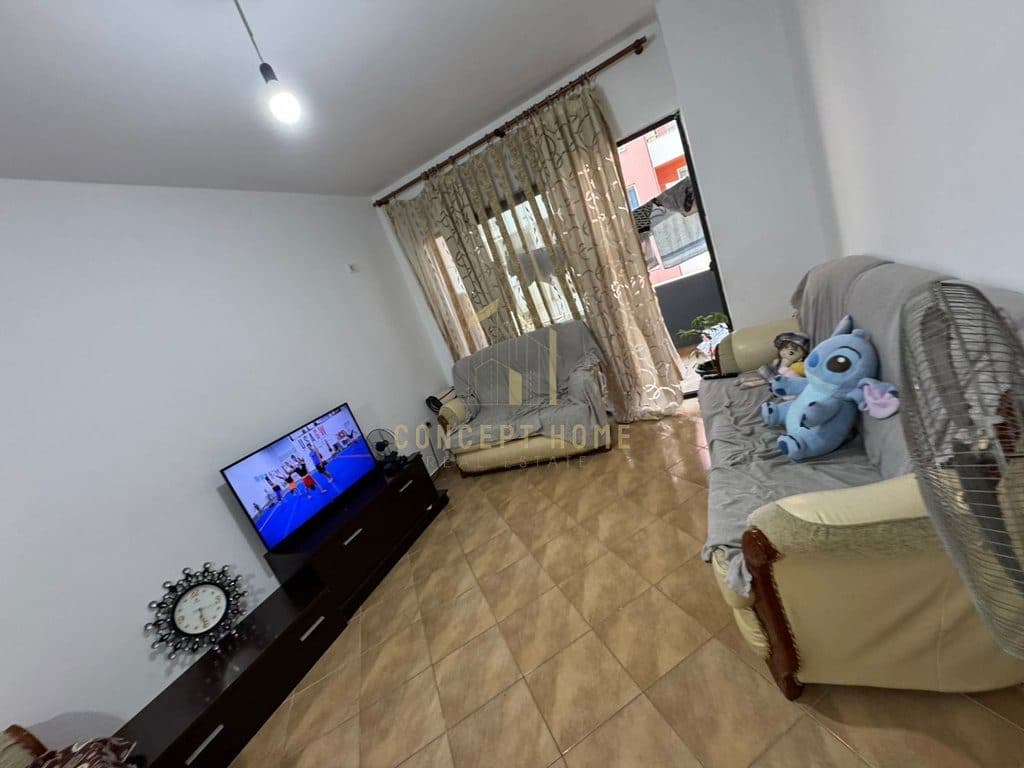 Shitet Apartament 1+1 ne Yzberisht 3