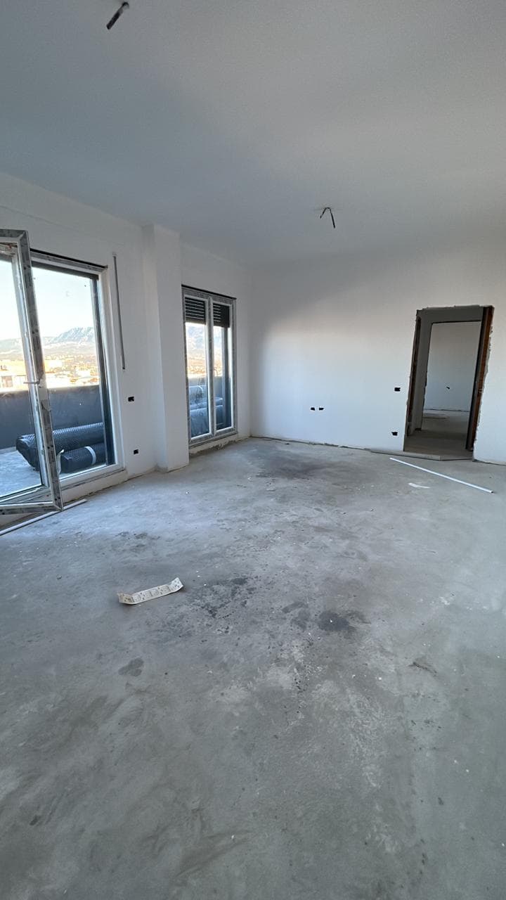 Shitet penthouse 1+1+verande ne Kamez 2