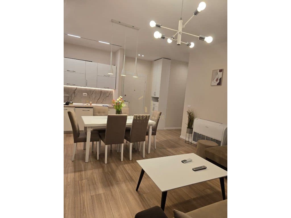 Jepet me qera apartament 2+1+2+P tek Bulevardi i ri 4