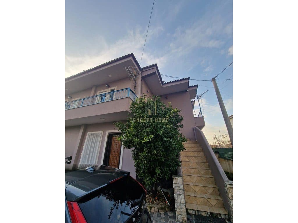 Shtëpi 2 kateshe Për Shitje prane ,Qendra Tregtare QTU,Univers City - 280,000€ | 230 m²