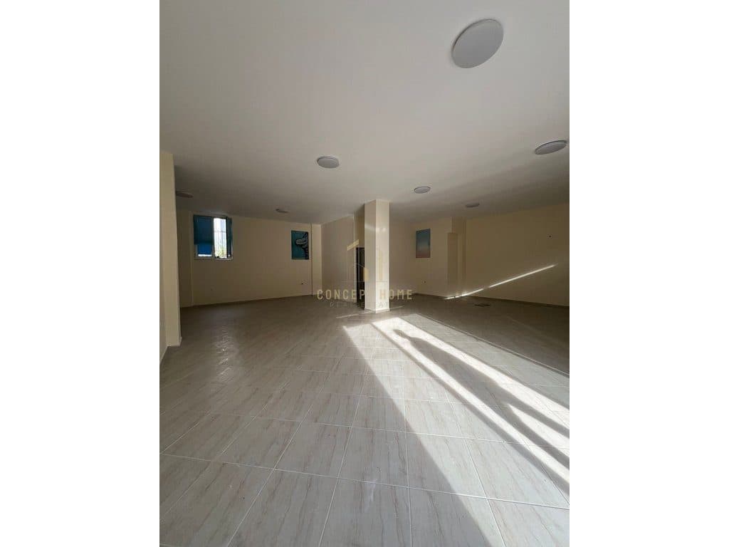 Dyqan To Rent në Komuna e Parisit, Tirana - 1000€ | 130 m²