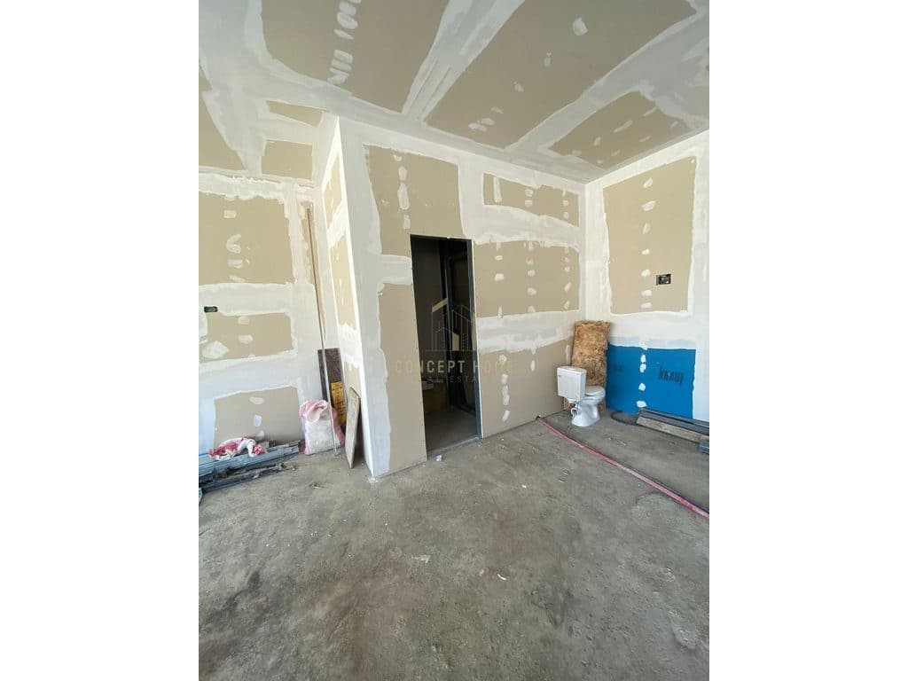 Jepet Dyqan me qera Tek Rezidenca Klensi - Siperfaqja e dyqanit: 145m2 - Kati: 0 - Tualet • Kondicioner Vendodhja: ASTIR Cmimi: 600 euro 3