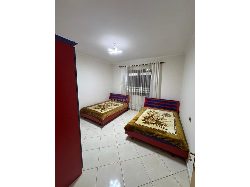 Jepet me qera Apartament 3+1 tek 4
