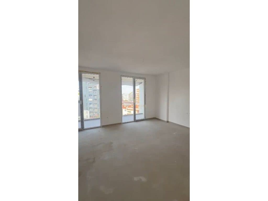Jepet me qera apartament 3+1+2 tek Rruga e Dibres 4