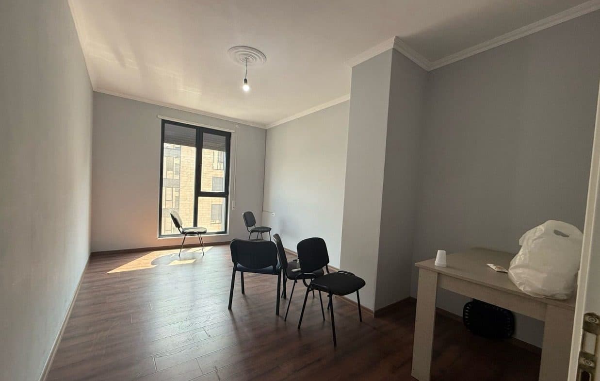 Jepet me qera 3+1 Ne Kinostudio, perballe UET-se 4