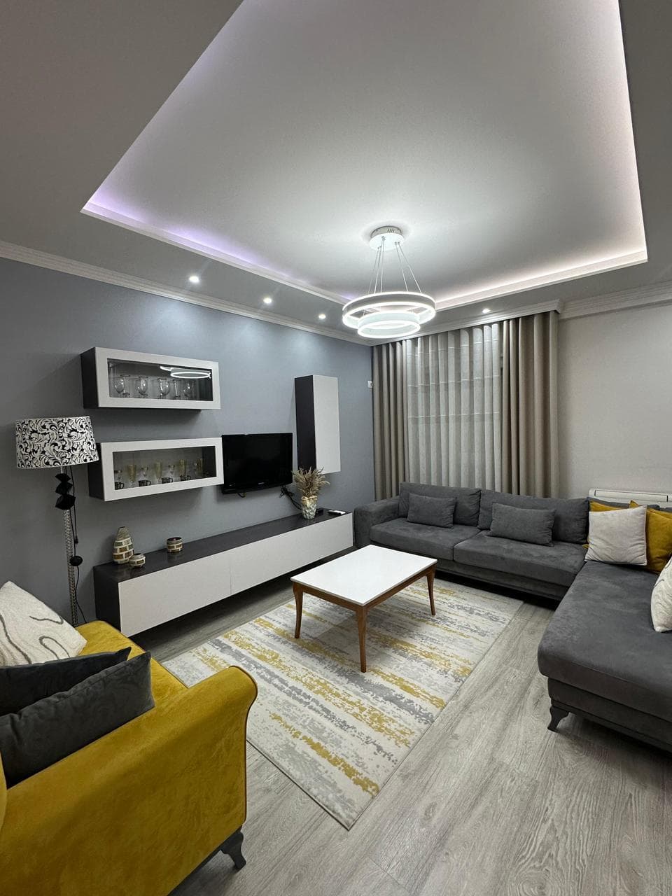 Jepet me qera Apartament 2+1+2 ne Qender