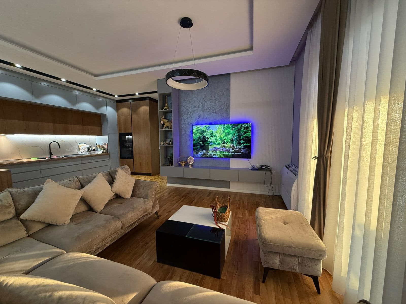 APARTAMENT (PENTHOUSE) NE SHITJE NE FRESK 2+1+2 (1 DHOME E DETIKUAR PER PALESTER) 4