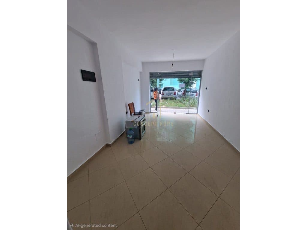 Ambient Me Qira Tek Komuna e Parisit, Tiranë - 400€ | 30 m²