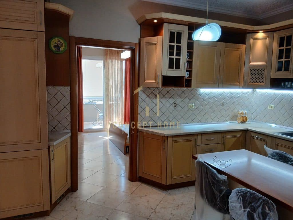 Jepet Apartament me qera 2+1 tek Rruga e Kosovareve