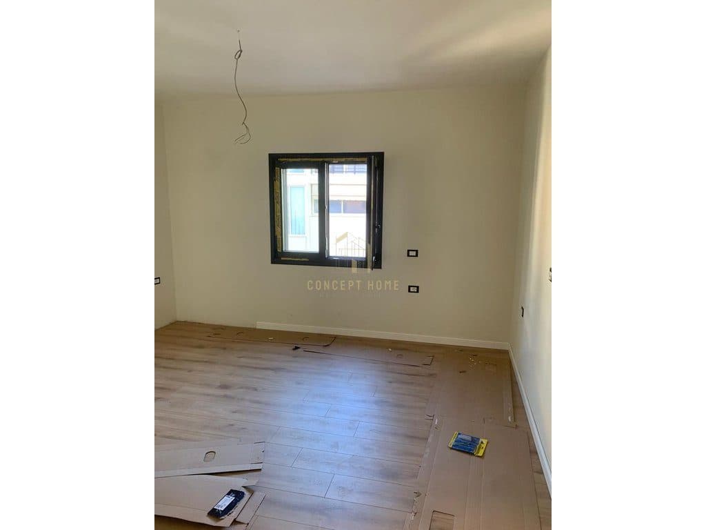 Jepet me qera apartament 3+1+3 tek Kristal Center 2