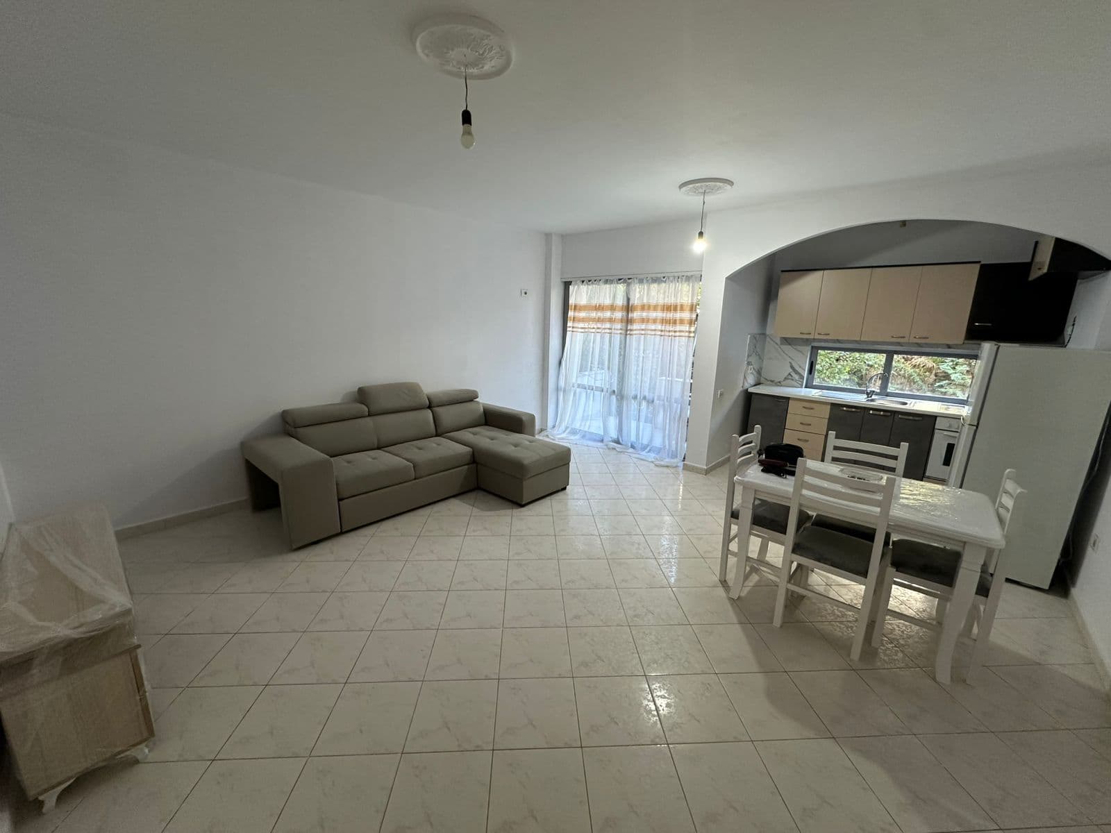 Jepet me qera apartament 2+1 ne Fresk 3