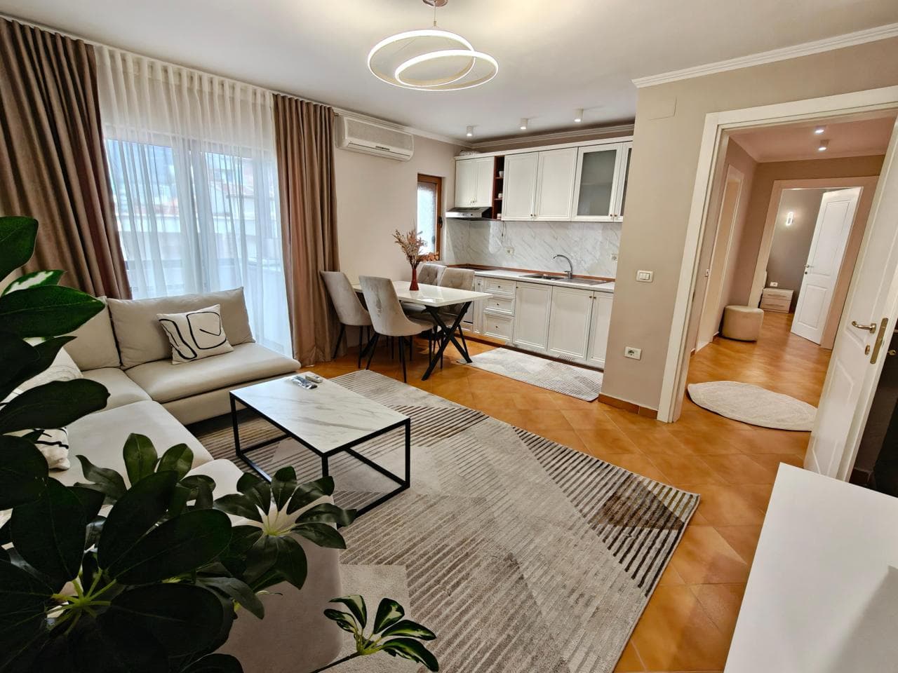 Shitet apartament 1+1 tek Selvia