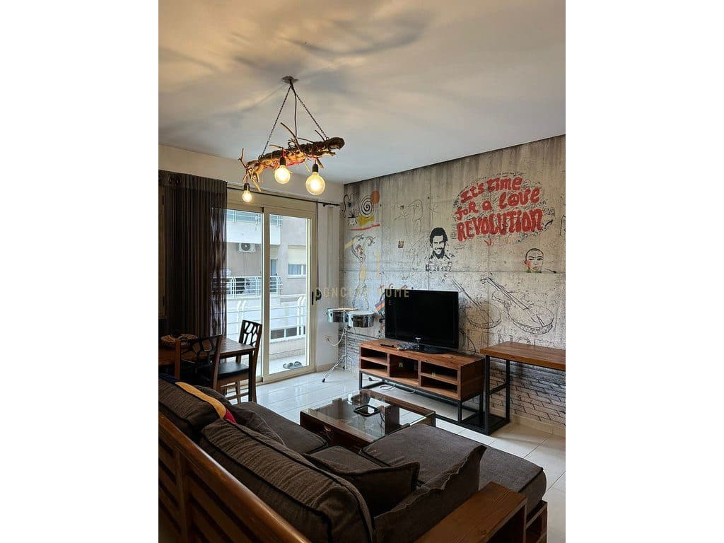 Jepet me qera Apartament 1+1 tek Kopshti Botanik 4