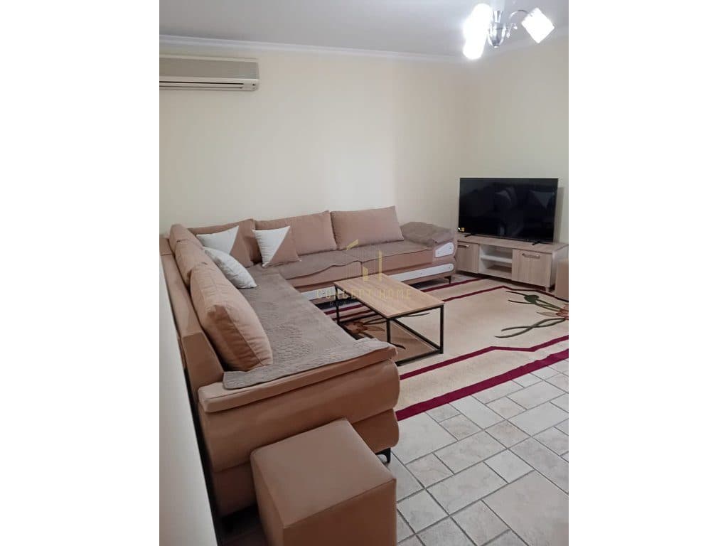 Shitet apartament 3+1+2 ne Xhamllik.