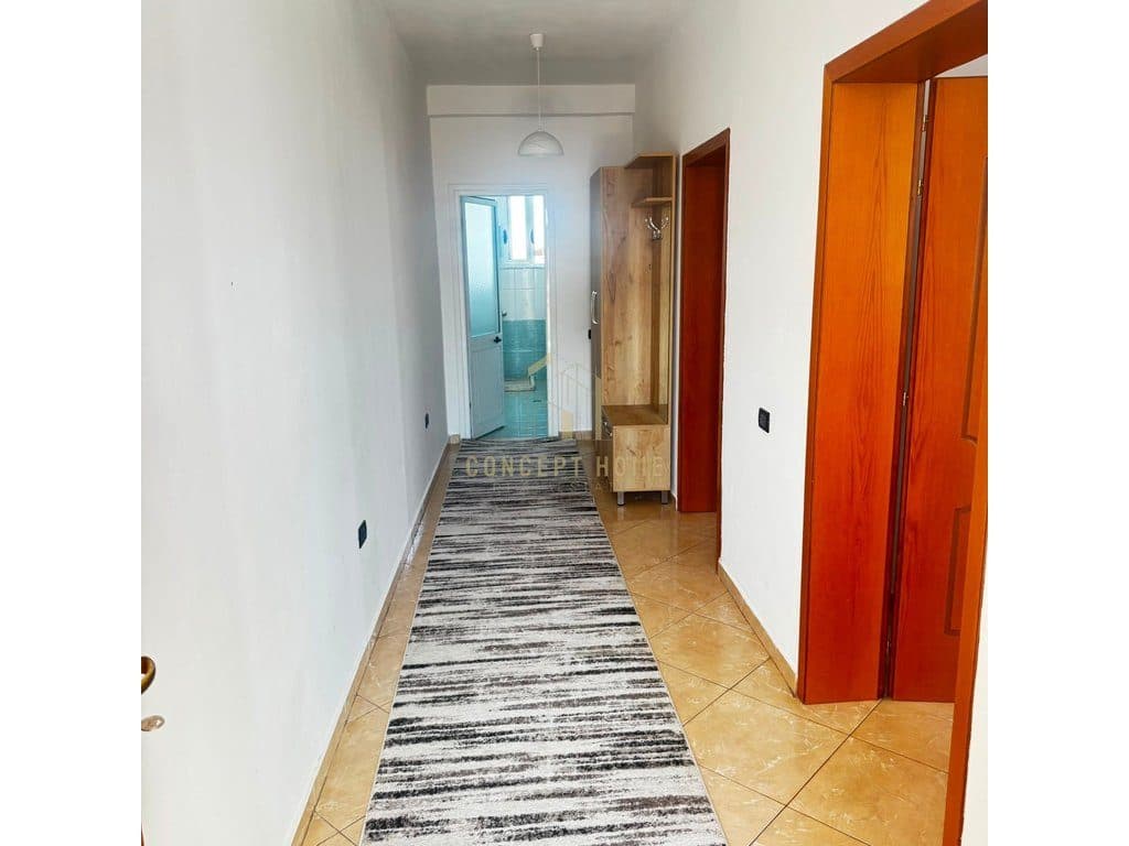 Jepet me qera Apartament 1+1 tek Rruga 5 Maji 3
