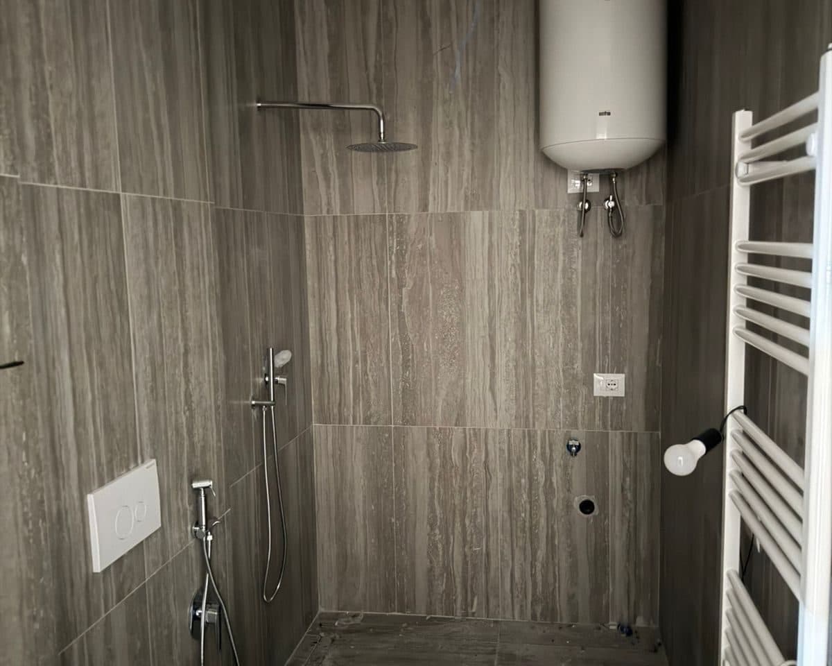 Zyrë 1+1 Me Qira në Qender, Rruga e Kavajës, Tiranë - 700€ | 1+1 1