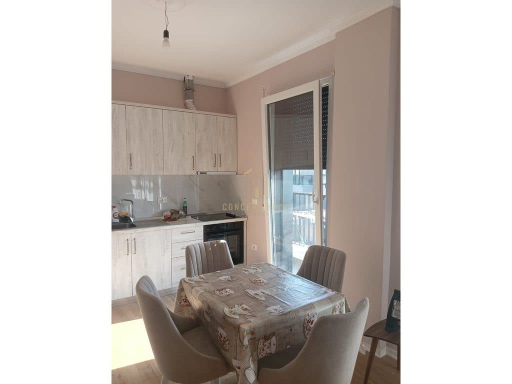Jepet me qera apartament 1+1 ne 4