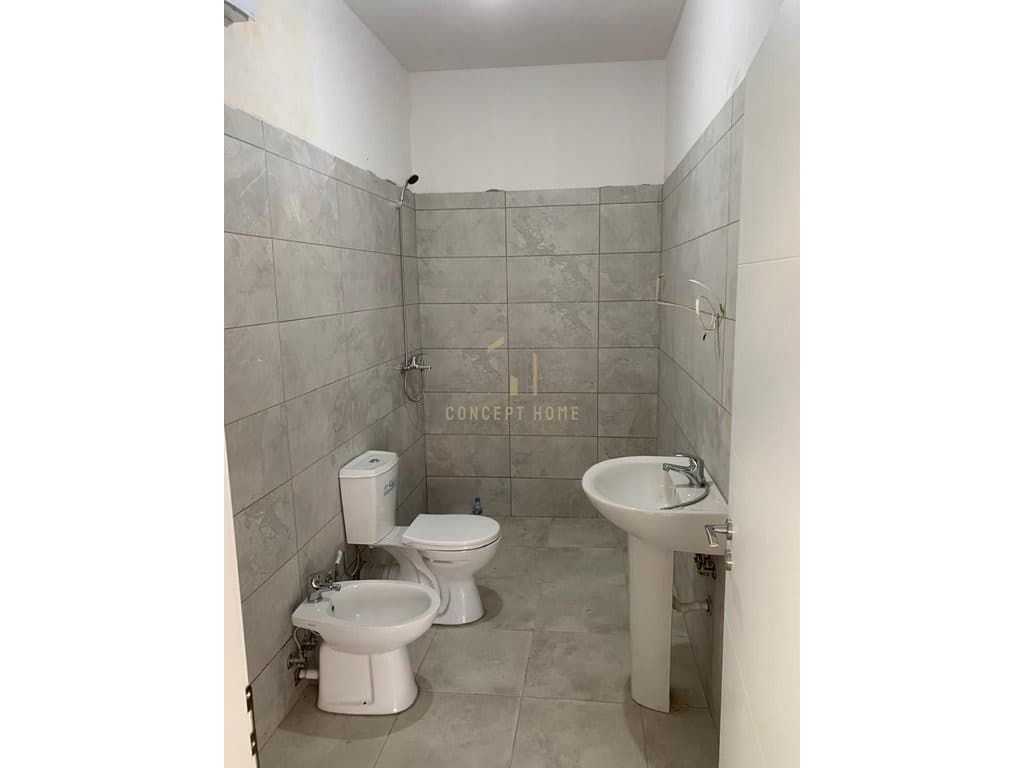 Jepet me qera apartment 2+1 tek Xhamlliku 2