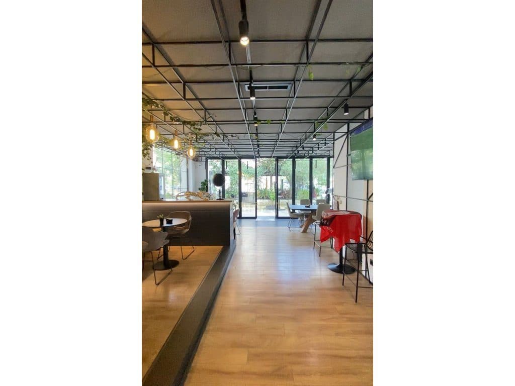 Shitet lokal perball Delijorgjit/360.000 €