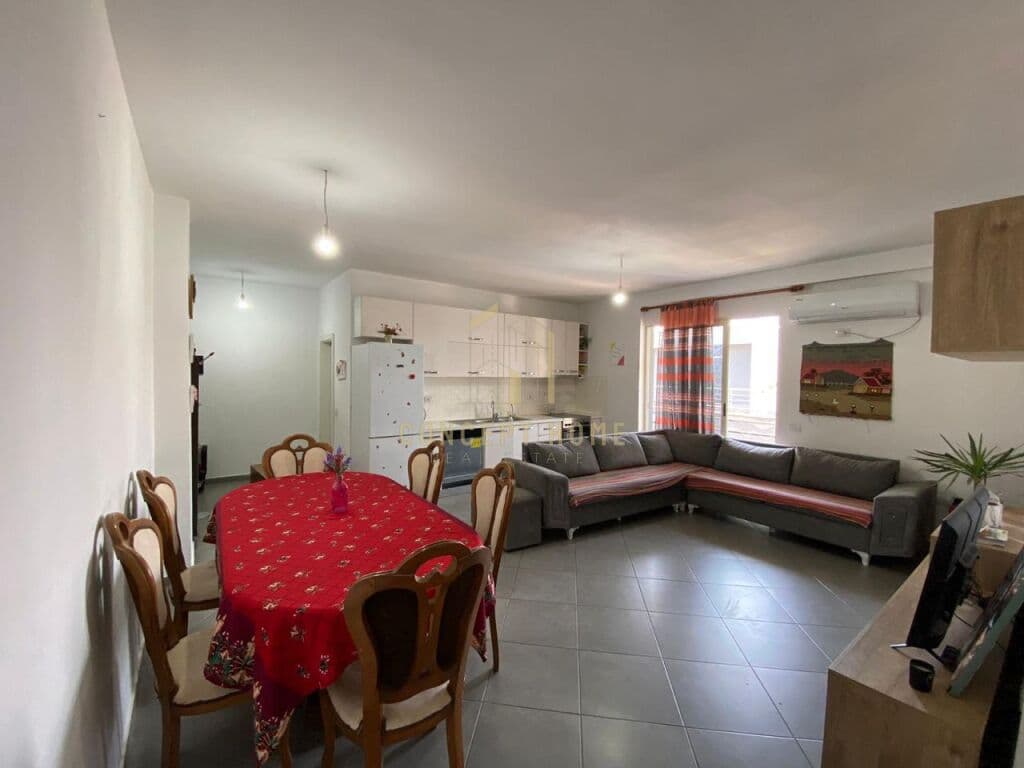 Jepet me qera apartament 2+1 ne Shkoze / 450Euro/muaj(i diskutueshem)
