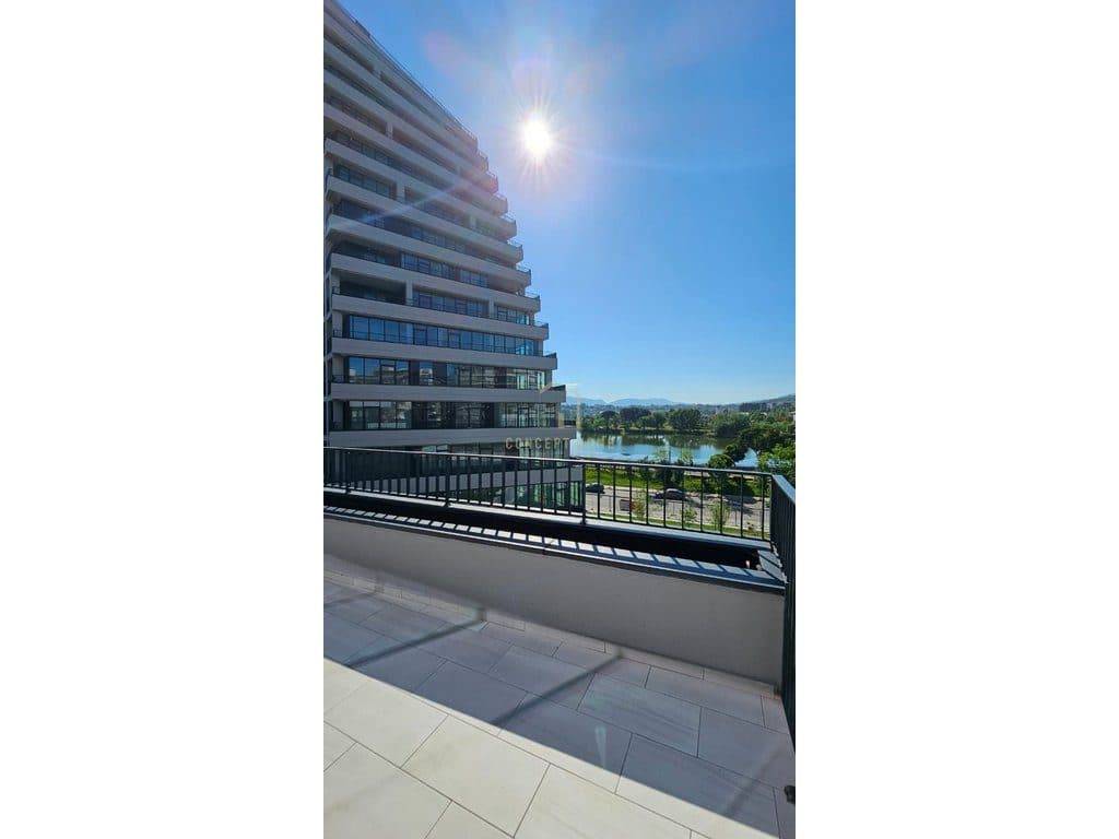 Ambient Komercial Me Qira tek Liqeni Artificial,Lake View, Tiranë - 1000€ | 91 m² 1