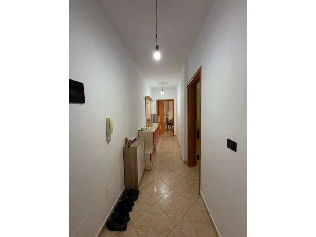 Jepet me qera apartament 1+1 ne Kombinat