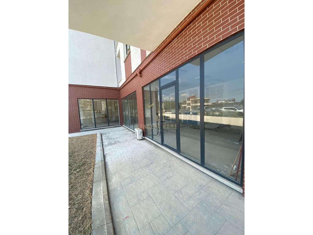 Jepet Dyqan me qera Tek Rezidenca Klensi - Siperfaqja e dyqanit: 145m2 - Kati: 0 - Tualet • Kondicioner Vendodhja: ASTIR Cmimi: 600 euro