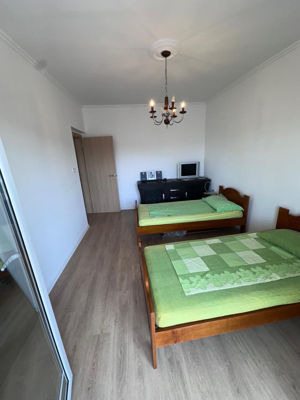 Shitet Apartament 2+1 tek Xhamlliku 4