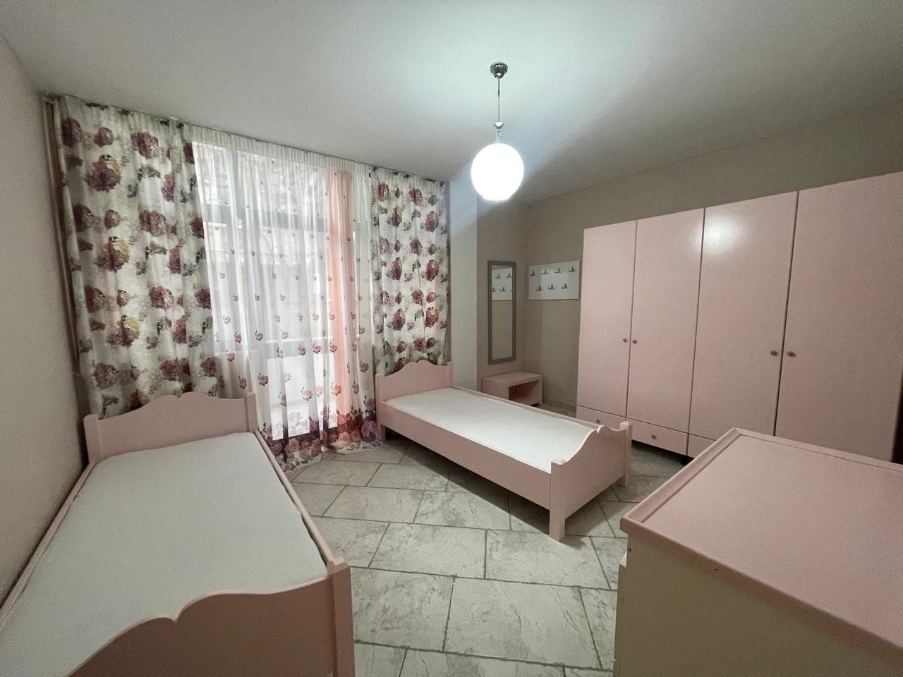 Jepet Shtepi Private me qera tek Pazari i Ri/65,000 lek 2