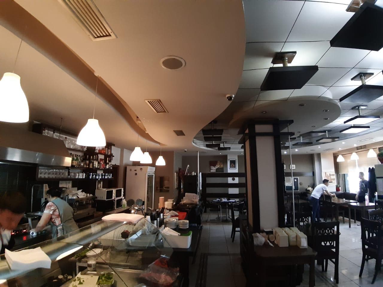 Jepet me qira ambient ideal për menzë / restorant – Laprakë 4