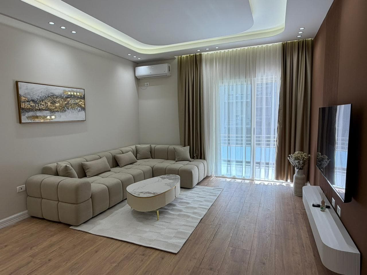 Shitet apartament 2+1 tek Kompleksi Golden Park. 2