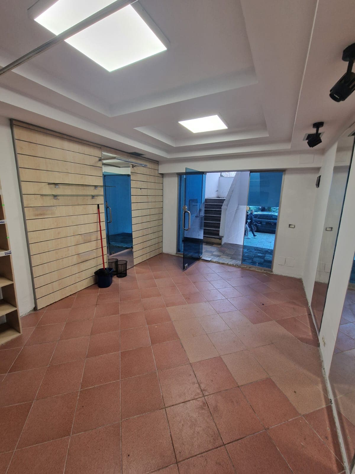 Dyqan Për Qira në Ali Demi, Tiranë - 500€ | 0.5 kat 4