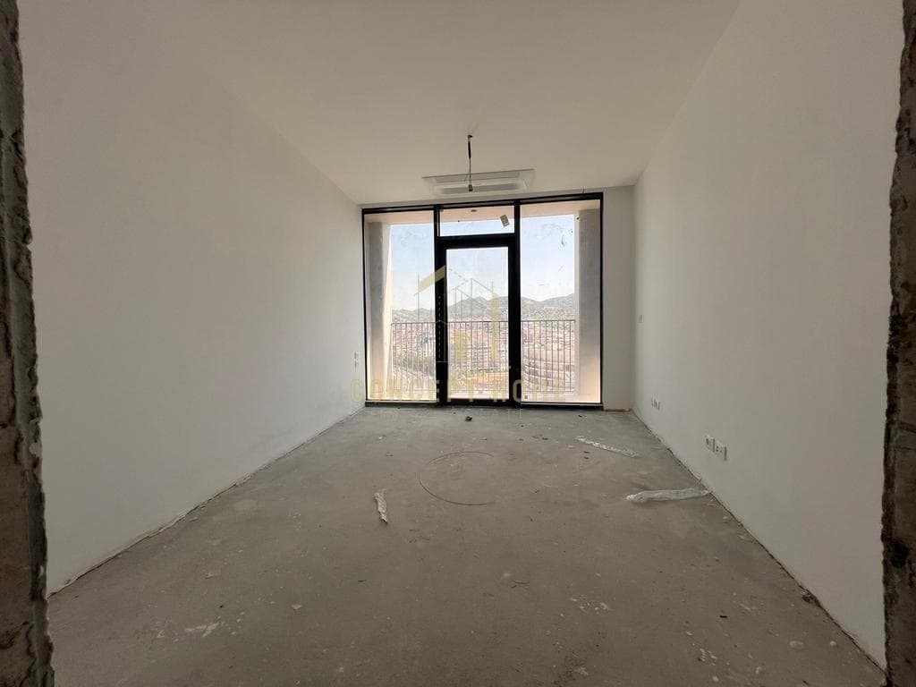 ? Shitet apartament 2+1+2 tek Liqeni Artificial, Lake View 3
