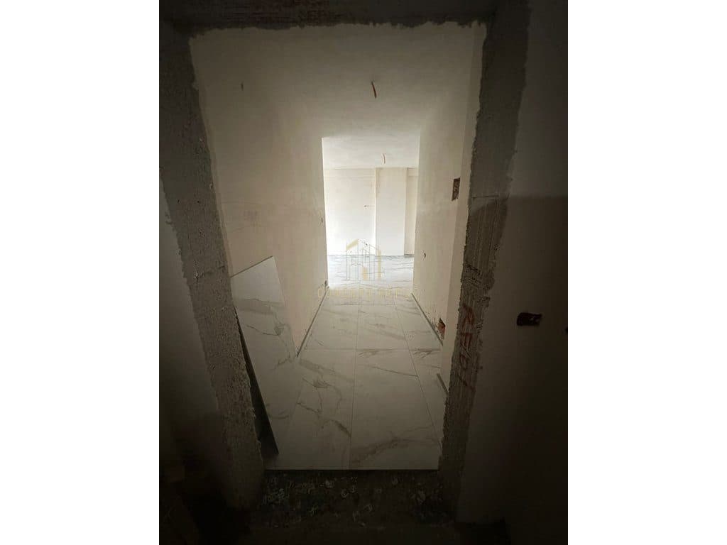 Shitet Apartament 1+1 ne Golem 4