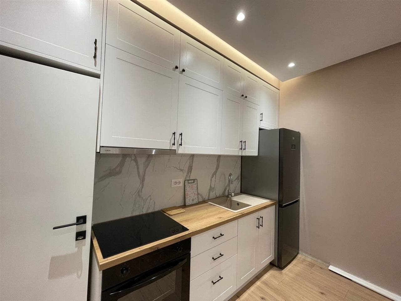 Jepet me qera apartment 2+1 tek Liqeni Artificial