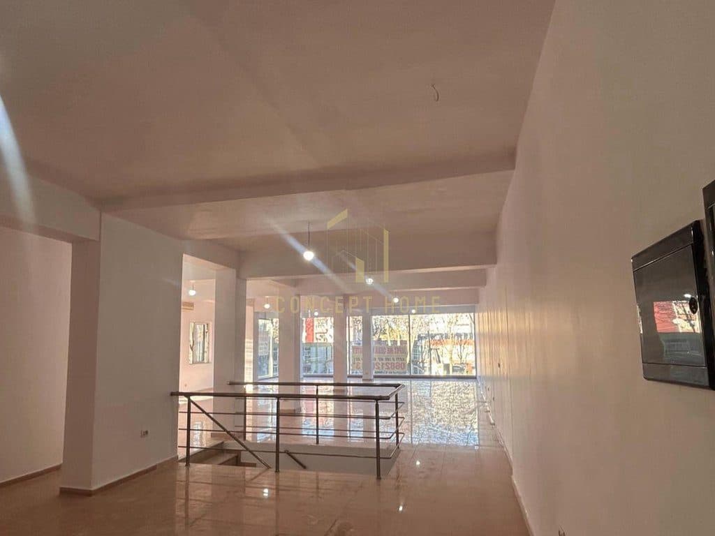 Shitet Hapësirë Biznesi Buzë Rrugës Dritan Hoxha/552,000 €