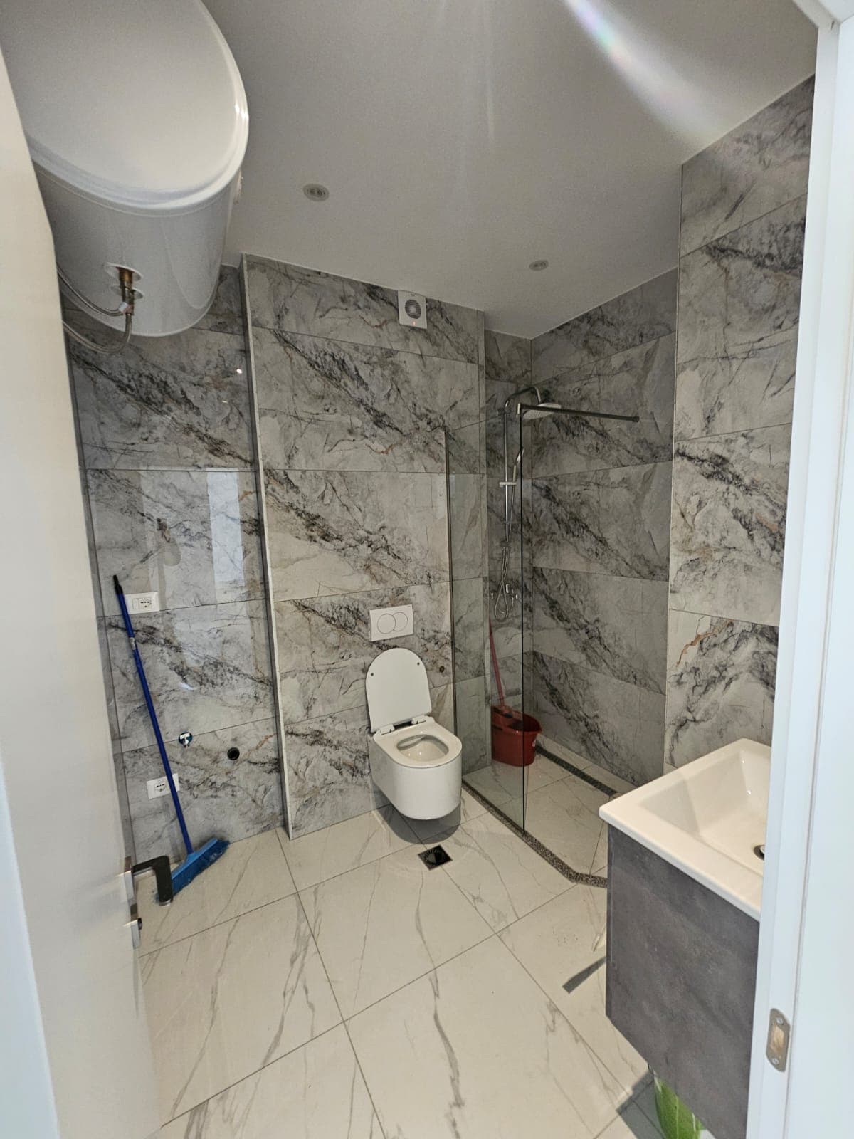 Shitet apartament 2+1+Garzoniere ne Zog te Zi. 2
