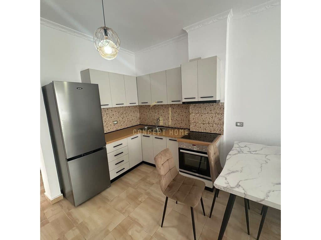 Jepet me qera apartament 3+1+2 ne Xhamllik 3
