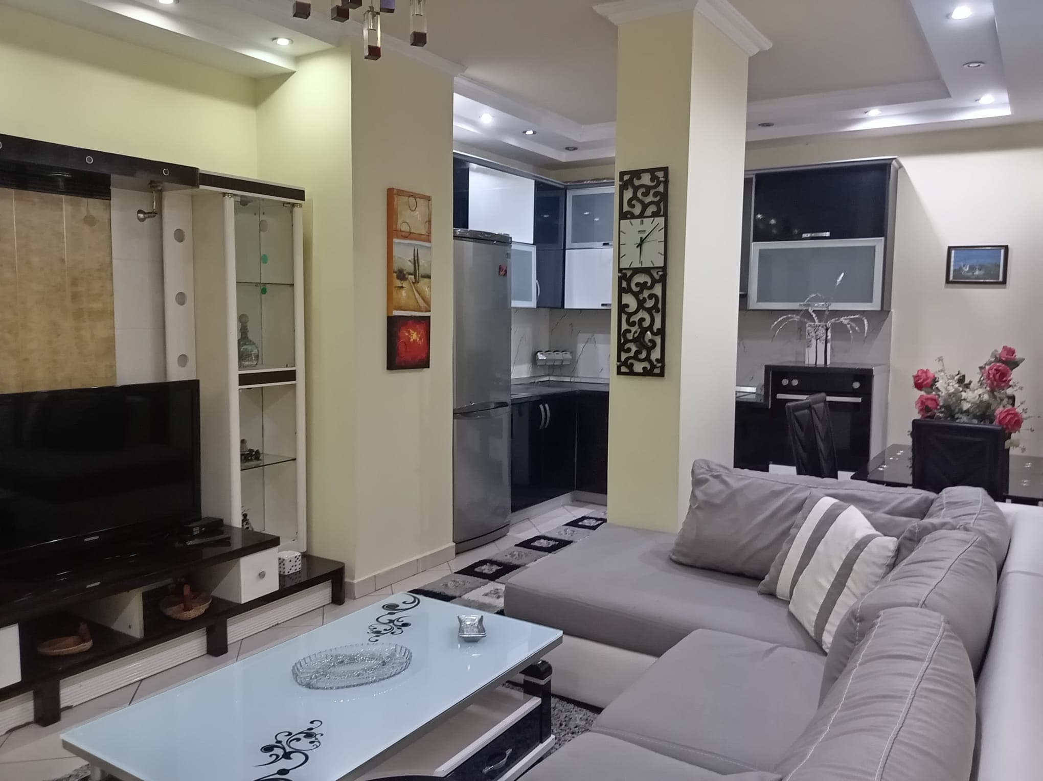 Jepet me qera apartament 2+1 perballe Deliorgjit 3