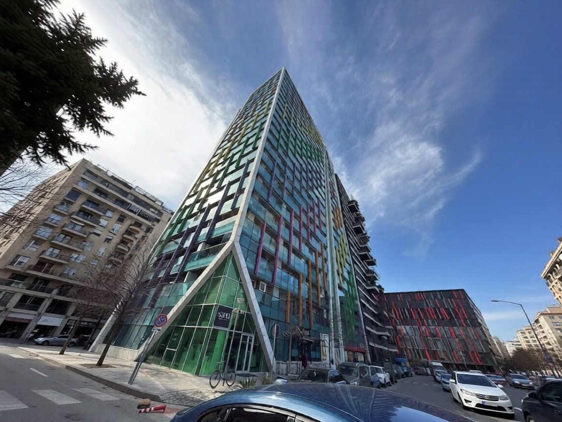 Shitet Apartament 2+1+2 tek Ambasador 3