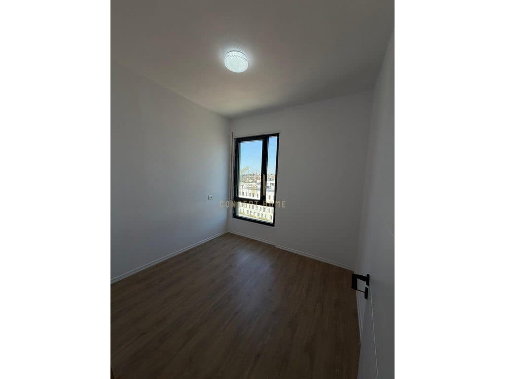 Jepet me qera Apartament 3+1+2 ne 5 Maj 4