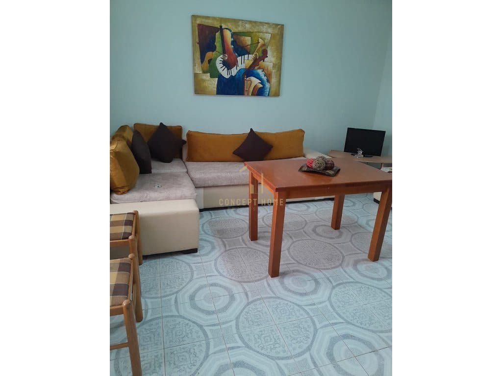 Jepet me qera kati i dyte(2+1) i nje vile private tek bulevardi Zogu I