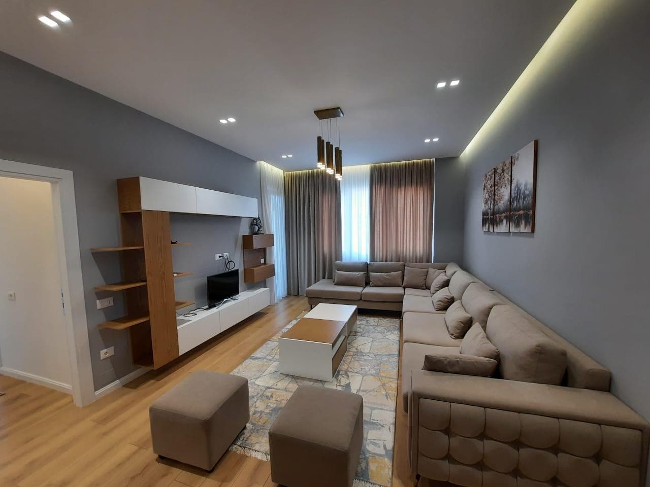 Jepet me qera apartament 3+1+2 Te Square 21