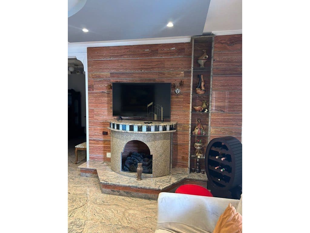 Jepet me qera apartament 2+1 tek Bulevardi Zogu 1 4