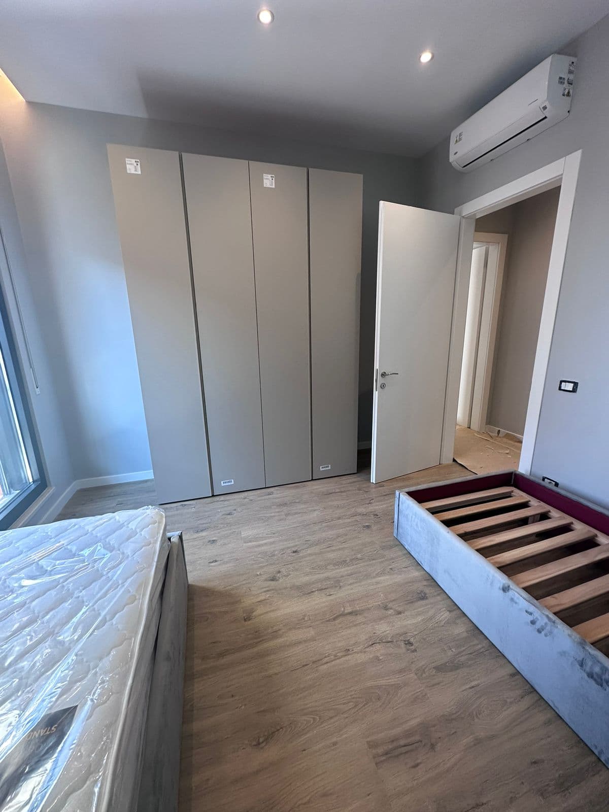 Jepet me qera Apartament 2+1+2+ parkim tek Kompleksi Delijorgj-1300 eur