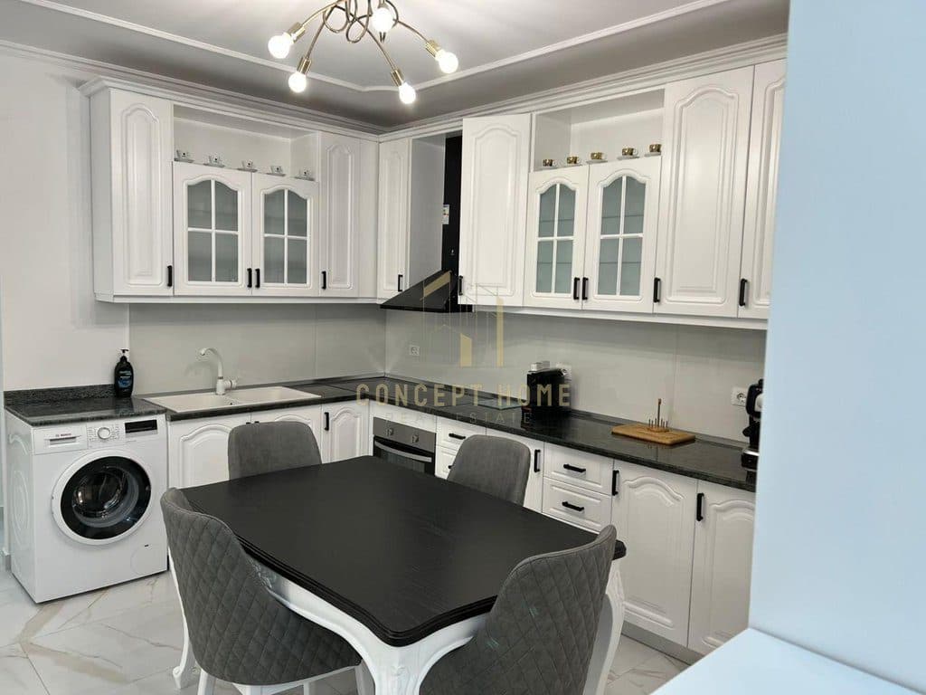 Apartament 2+1+2 Me Qira në Bllok, Tiranë - 1200€ | 105 m² 4