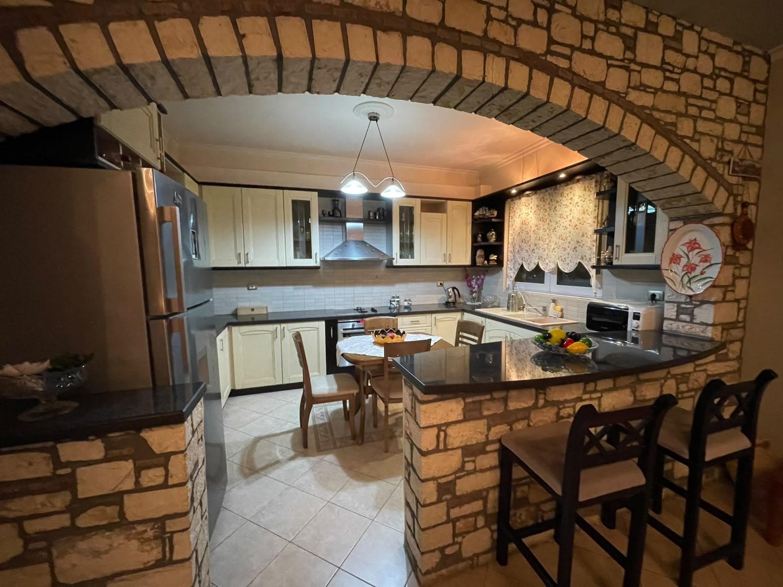 Jepet me qera apartament 3+1 ne Sauk 3