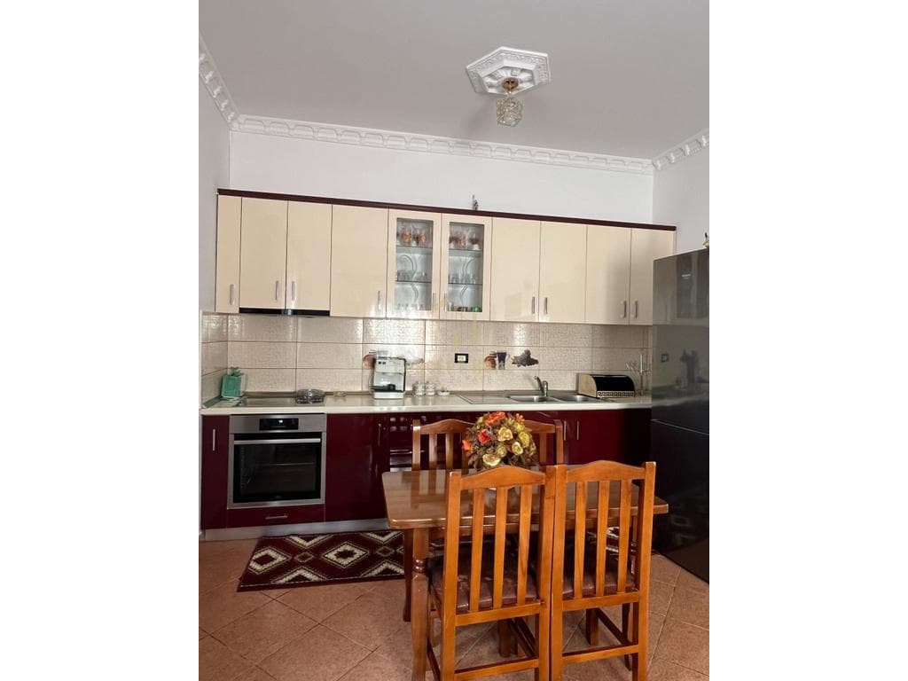 Jepet me qera apartament 2+1+1 Post Parkim tek Bulevardit te ri, afer 3