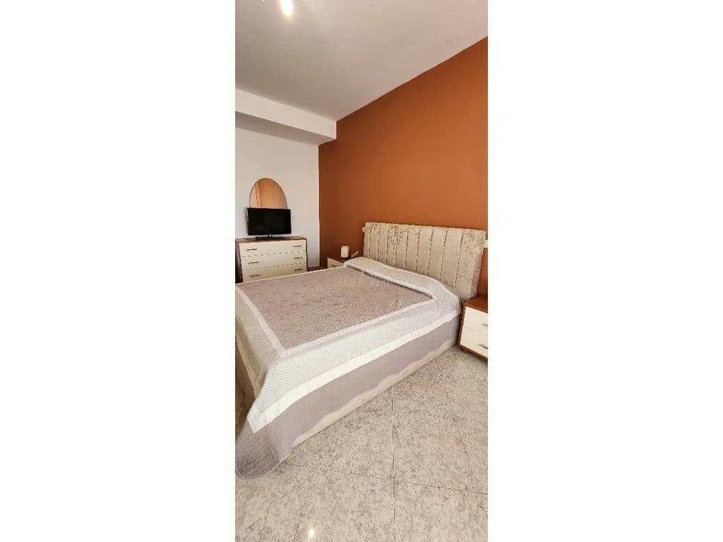 Jepet me qera apartament 1+1 Tek Pazari i Ri 2